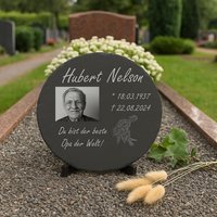 Gedenktafel Grabschmuck Personalisiert Opa, Oma, Freunde Und Familie Gravierte Schiefertafel Fotogravur Wunschspruch Datum 20cm Rund Gedenktafel Grabschmuck Personalisiert Opa, Oma, Freunde Und Familie Gravierte Schiefertafel Fotogravur Wunschspruch Datum 20cm Rund von LaBiGra