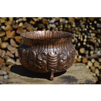 Handgefertigte Kupfervase Mit Füßen - Dekorative Wohnvase Handgefertigte Kupfervase Mit Füßen - Dekorative Wohnvase von LaCasadelRame