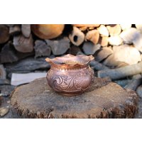 Kleine Runde Behältervase Aus Handgemeißeltem Kupfer von LaCasadelRame