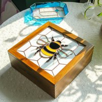 Hummel-Aufbewahrungsbox Aus Holz Mit Glasmalerei von LaFabricaStudio