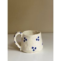 Blaue Träume Tasse | Zarte Blumen Keramik Handgemalt Handgemacht Geschenk Blaue Träume Tasse | Zarte Blumen Keramik Handgemalt Handgemacht Geschenk von LaFleurArtisane