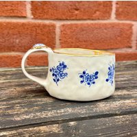 Delft Blue Dreams Tasse Mit 22K Goldglanz | Zierliche Blumen Handgemachte Keramik Rustikales Delfter Porzellan Geschenk Delft Blue Dreams Tasse Mit 22K Goldglanz | Zierliche Blumen Handgemachte Keramik Rustikales Delfter Porzellan Geschenk von LaFleurArtisane