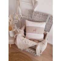 Kissenhülle/Kissenbezug Dekokissen Zierkissen Landhaus Cottage Hirsch Beige Braun Natur Rosa Weiß Creme Muster Spitzenband 40x40cm von LaMilaHandmade
