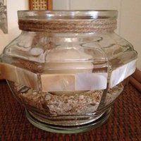 Achteckiger Kerzenständer Aus Glas, Verziert Mit Perlmutt Und Jute von LaPerlaDelMar
