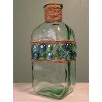 Grün Getönte Glaskaraffe Mit Glas-Gemmen Und Jute von LaPerlaDelMar
