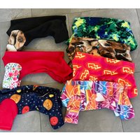 Sm Vorgefertigte Schildkröten-Ausschnitt Fleece Jammies Designs, Die in Drop Down Pyjamas 20% Aufgeführt Sind, Gehen An Rettung Von Crest Care von LabrujasJewels