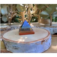 Chakra Pyramide Edelstein Amethyst Jaspis Sodalith Tigerauge Aventurin Jade Lapislazuli Handschmeichler 7 Chakren Chakra Pyramide Edelstein Amethyst Jaspis Sodalith Tigerauge Aventurin Jade Lapislazuli Handschmeichler 7 Chakren von LacooniSchmuck