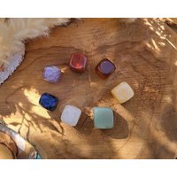 Chakra Steine Edelsteine Set Würfel 7 Chakren Amethyst Lapislazuli Jaspis Bergkristall Aventurin Jade Karneol Chakra Steine Edelsteine Set Würfel 7 Chakren Amethyst Lapislazuli Jaspis Bergkristall Aventurin Jade Karneol von LacooniSchmuck