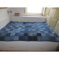 Couchdecke Winterdecke, Überwurfdecke Denim Jeansdecke Upcycling Patchwork Tagesdecke Bettüberwurf Decke Wendedecke von LadenvonElena