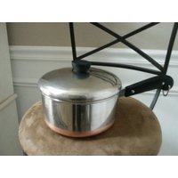 Vintage Pre 1968 1801 Revere Ware Stainless 2 Qt. Topf Saucen Pfanne Kupfer Verkleidet Boden Prozess Patent Schwere Mit Deckel Made in Usa Vintage Pre 1968 1801 Revere Ware Stainless 2 Qt. Topf Saucen Pfanne Kupfer Verkleidet Boden Prozess Patent Schwere Mit Deckel Made in Usa von LadyJanetvintage