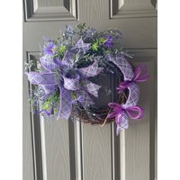 Lavendel Blumenkranz Rustikale Weinrebe, Lila Band Dekor von LadyTeaCreations
