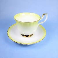 Royal Albert Rainbow Teetasse Mit Untertasse, Teeset, Yellow Serie Teeset von LadyVintageAntiques