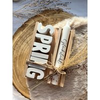 Geschenkset| Geschenkidee| Kerze| Stabkerze| Spring Schriftzug| R| Geschenkverpackung| Holz| Raysin| Spring| Frühlingsdeko| Frühling| Deko Geschenkset| Geschenkidee| Kerze| Stabkerze| Spring Schriftzug| R| Geschenkverpackung| Holz| Raysin| Spring| Frühlingsdeko| Frühling| Deko von LaeaArt