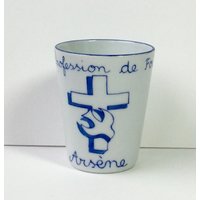 Geschenk Des Glaubens Personalisierter Bleistifthalter Mit Kreuz Und Taube in Marineblau Aus Handbemaltem Porzellan von LaetitiaSocirat