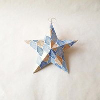 3D-stern 20 cm Aus Blauem Und Goldenem Recyclingpapier. Handgemachte Partydekoration 3D-stern 20 cm Aus Blauem Und Goldenem Recyclingpapier. Handgemachte Partydekoration von Lafabriqueenpapier