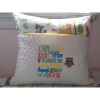 Eulen Werden Immer Weise Lesekissen von LagniappeImpressions