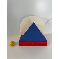Vintage Ikea „stoja" Wandlampe - Memphis-stil Kinderzimmer Grundfarben Ettore Sottsass Vintage Ikea „stoja" Wandlampe - Memphis-stil Kinderzimmer Grundfarben Ettore Sottsass von LagomDesignXS