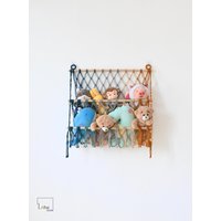 Handgefertigte Makramee Spielzeug Hängematte Boho Kuscheltier Aufbewahrung, Kinderzimmer Dekor von LahaCorner