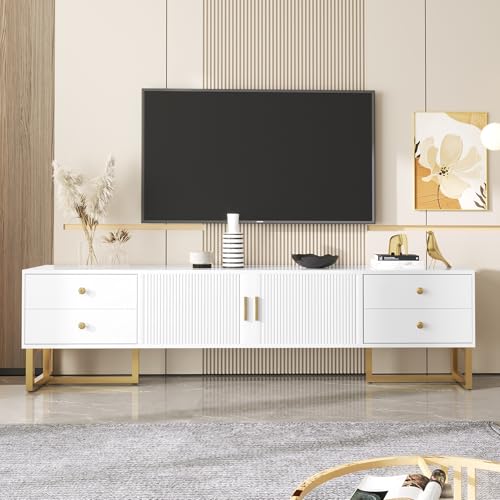 Lahoomu TV-Schrank Weiß, Niedriges Paneel mit Strukturierter Tür, TV-Möbel mit Schubladen, Goldenen Griffen und Goldenen Füßen von Lahoomu