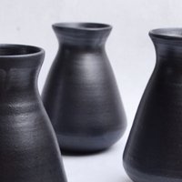 Schwarze Karaffe Vase Handgemachtes Rad Geworfen Steingut Kaffee von LaimaCeramics