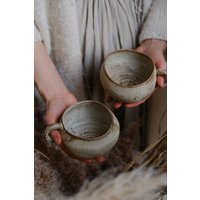 Tasse Erdling - "Home" Latte Cappuccino Organic Natursteinzeug Beige, Minimalistisch Einfarbig Handgefertigt Handgetöpfert." von LaimaCeramics