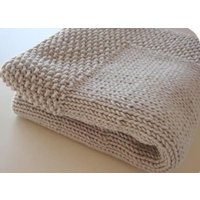Handgestrickte Babydecke Aus Merinowolle in Jersey Und Perlmuster von Laineettissu