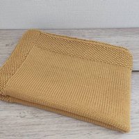 Babydecke Aus Senffarbener Merinowolle, Handgestrickt in Jersey Und Perlmuster Babydecke Aus Senffarbener Merinowolle, Handgestrickt in Jersey Und Perlmuster von Laineettissu