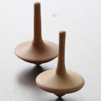 Spielzeug Kreisel groß aus heimischen Hölzern von Lajos Varga