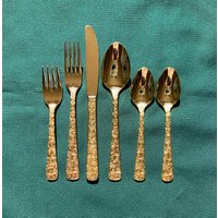 Cellini Romanesque 1968 Vergoldetes Besteck 6-Teiliges Gedeck Rosenblumengriffe Vintage-Edelstahl-Silberbesteck Utensilien von LakeCreekTreasures