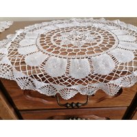 Antikes Deckchen Seltene Handarbeit Brügge Klöppelspitze Frankreich Leinen Shabby Chic Kostbare Boudoir Dekor Bourgeoisie von Lalerosso
