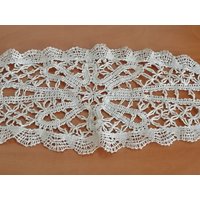 Ellipse 40/16 cm Baumwolle Beige, Handarbeit Von Klöppel-Spitze, Tambour Spitzendeckchen von Lalerosso