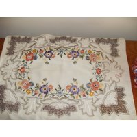 Wunderschönes Besticktes Vintage Leinenkissen Wunderschönes Besticktes Vintage Leinenkissen von Lalerosso