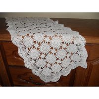 Wundervoller Handgehäkelter Doyly, Rechteckig, Weiß Von 1930 - Größe 85/34 cm Wundervoller Handgehäkelter Doyly, Rechteckig, Weiß Von 1930 - Größe 85/34 cm von Lalerosso