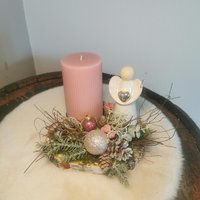 Adventsgesteck Weihnachtsdeko Kerzengesteck Adventslicht Mit Engel Baumscheibe Adventsgesteck Weihnachtsdeko Kerzengesteck Adventslicht Mit Engel Baumscheibe von Lamaisonsept7