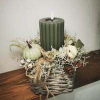 Herbstgesteck, Weidenkorb Mit Pilz Kürbis Und Led Kerze Trockenblumen, Hortensien Gesteck Blumengesteck Herbst Autumn Herbstdeko Windlicht von Lamaisonsept7