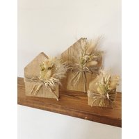 Holzhäuschen Mit Trockenblumen Boho Style Scandi Holzdeko Holzhaus Holzhäuschen Mit Trockenblumen Boho Style Scandi Holzdeko Holzhaus von Lamaisonsept7
