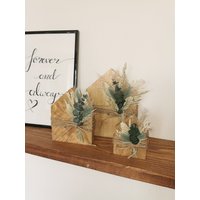 Holzhäuschen Mit Trockenblumen Und Eukalyptus Boho Style Scandi Holzdeko Holzhäuschen Mit Trockenblumen Und Eukalyptus Boho Style Scandi Holzdeko von Lamaisonsept7