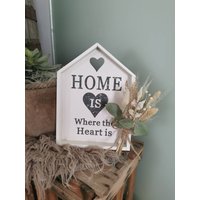 Holzhäuschen Trockenblumen Skandi Holzdeko Wanddeko Home Holzhäuschen Trockenblumen Skandi Holzdeko Wanddeko Home von Lamaisonsept7