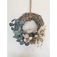 Türkranz Wandkranz, Eukalyptus , 30cm, Ganzjährig, Landhaus, Trockenblumen, Haltbar, Deko Kranz, Naturkranz Türkranz Wandkranz, Eukalyptus , 30cm, Ganzjährig, Landhaus, Trockenblumen, Haltbar, Deko Kranz, Naturkranz von Lamaisonsept7
