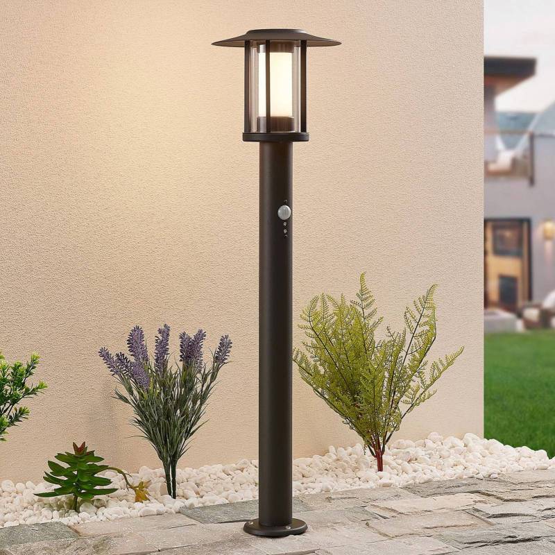 Lindby LED-Wegelampe Gregory, 76cm, Sensor, dunkelgrau, IP44 Lindby LED-Wegelampe Gregory, 76cm, Sensor, dunkelgrau, IP44 von LINDBY