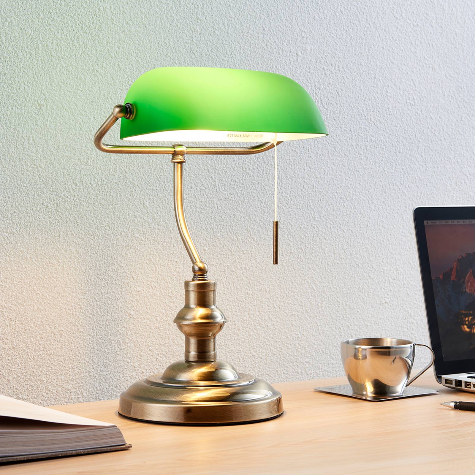Milenka - Schreibtischlampe mit grünem Schirm von LINDBY