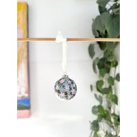 Blumenbirne Keramik Ornament von LanArtandDesign