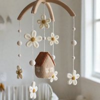 Daisy Cottage Baby Mobile - Cottagecore Blumen Dekor Haus Und Krippe Waldland Mädchen Geschenk von LanacrochetingHOME