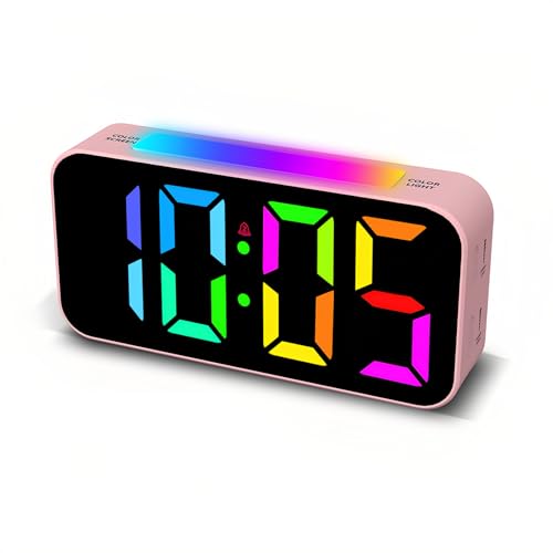 Lancoon Farbiger Digitalwecker mit Snooze Funktion RGB Großdisplay 8 Farboptionen 12 24h Format Lautstärke und Helligkeitsregelung Steckdosenanschluss Pink‌ von Lancoon