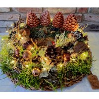 Adventskranz Weihnachtskranz Winter Deko Kranz Kerzen Zapfen Lerchenzweige Moos Natur Trocken Landhaus Uvm Adventskranz Weihnachtskranz Winter Deko Kranz Kerzen Zapfen Lerchenzweige Moos Natur Trocken Landhaus Uvm von Landhausgardinen