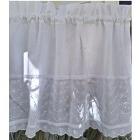 Scheibengardine Bistrogardine Bestickt Landhaus Shabby Chic Stickerei Weiß von Landhausgardinen