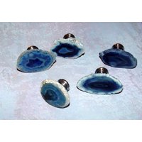 Blaue Achatscheibe Schubladengriffe Schrankknöpfe Schubladen Kommode Hardwares Badezimmer Eitelkeit Küchentüren Schrauben Inklusive Custom Designed von LandiDesigns