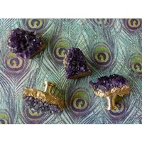 Kleine Natürliche Dunkle Amethyst Druzy Edelstein Schublade Knäufe 18K Blattgold Kante von LandiDesigns
