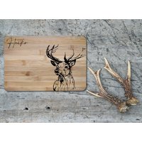 Personalisiertes Holz Frühstücksbrett Mit Hochwertiger Laser-Gravur in Zwei Größen, Das Perfekte Geschenke Für Jäger Und Jägerinnen von Landkautz