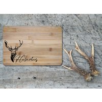 Personalisiertes Holz Frühstücksbrett Mit Hochwertiger Laser-Gravur in Zwei Größen, Das Perfekte Geschenke Für Jäger Und Jägerinnen von Landkautz